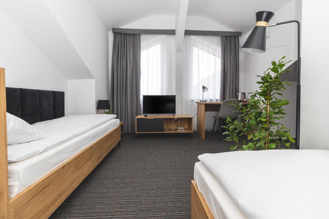 Hotel Akwawit Leszno  Bagian luar foto
