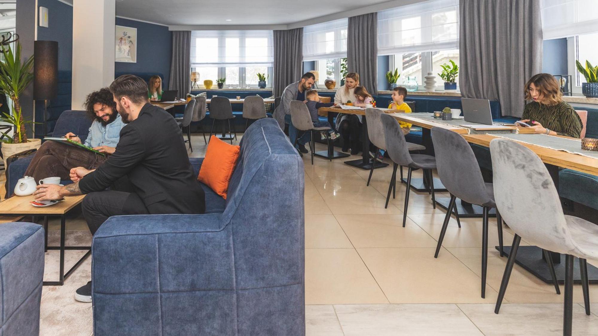 Hotel Akwawit Leszno  Bagian luar foto