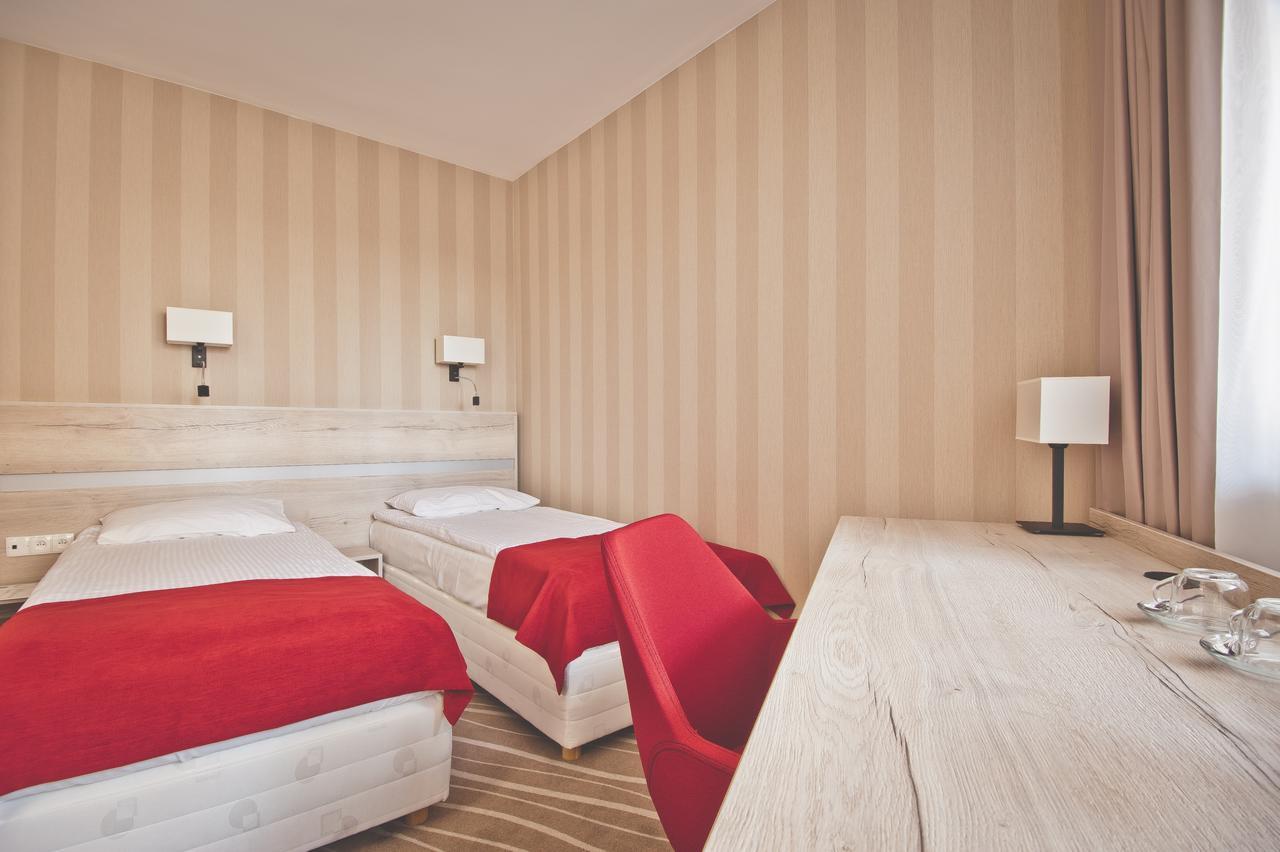 Hotel Akwawit Leszno  Bagian luar foto