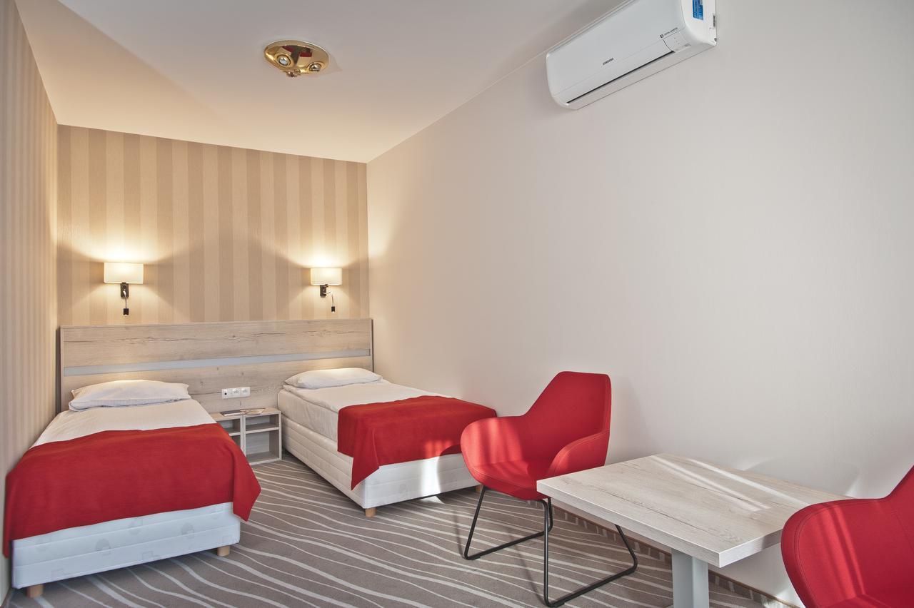 Hotel Akwawit Leszno  Bagian luar foto