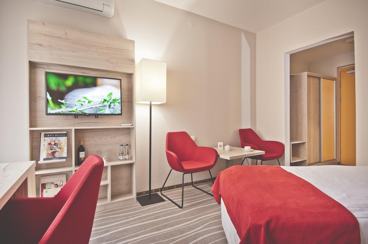 Hotel Akwawit Leszno  Bagian luar foto